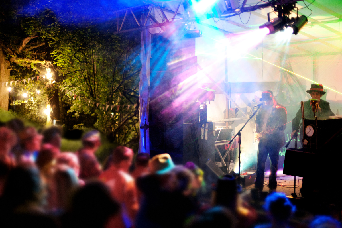 Grupo musical tocando en un evento privado