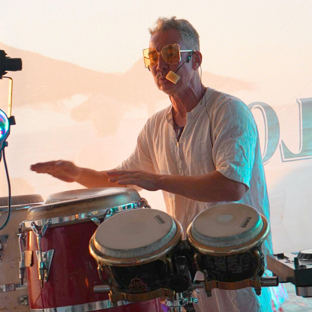 Percusionista- Raúl Fernández Percusionista tocando en una boda